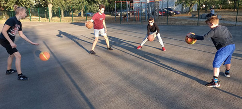 Тренировки по баскетболу на открытых площадках